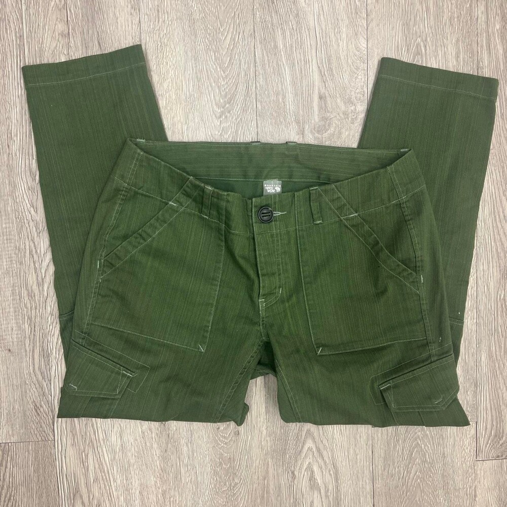 Mountain Hardwear olive green cargo pants with subtle vertical pinstripes size 8